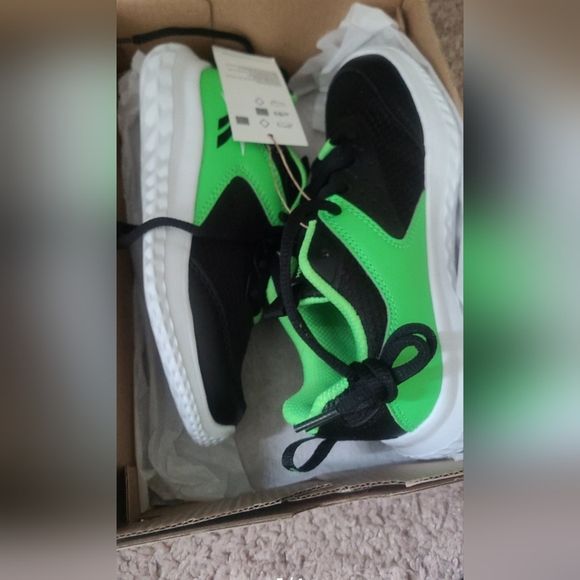 Boys Reebok Gym Shoes - Picture 5 of 6